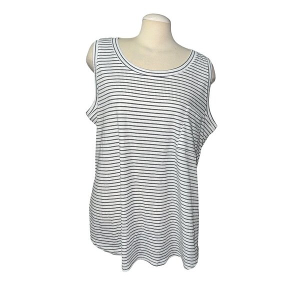 BloomChic Round Neck Sleeveless Striped Casual Tank Top Sz 18/20 (2XL) Womens - Picture 2 of 11